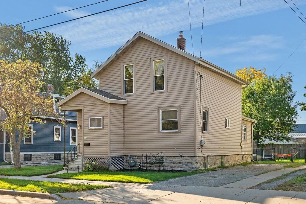 333 W 11TH AVENUE, Oshkosh, WI 54902