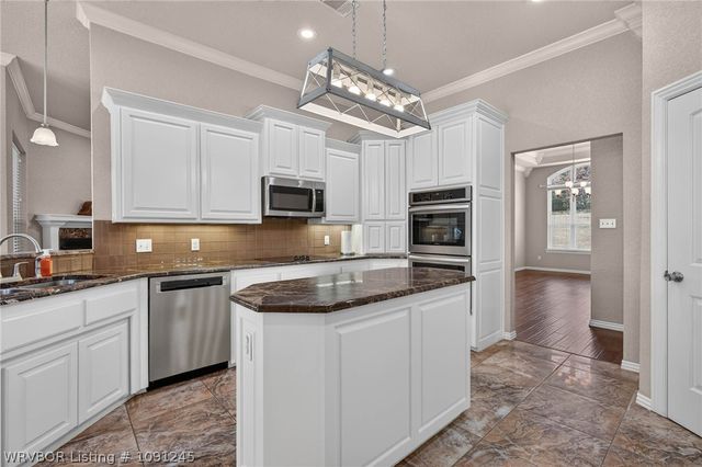8535 Crestline Drive, Hackett, AR 72937