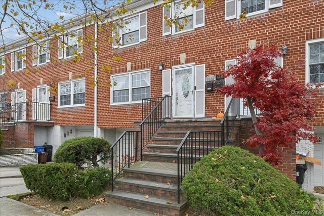 6239 Douglaston Parkway 19, Douglaston, NY 11362