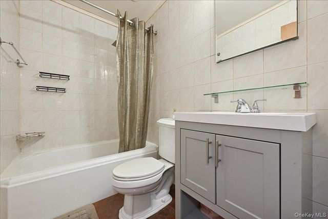 6239 Douglaston Parkway 19, Douglaston, NY 11362