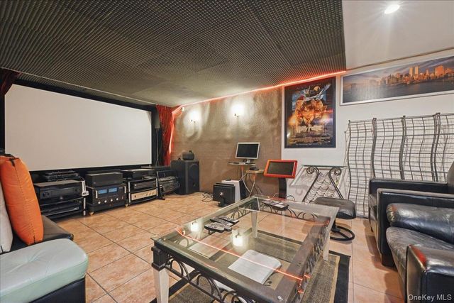 6239 Douglaston Parkway 19, Douglaston, NY 11362