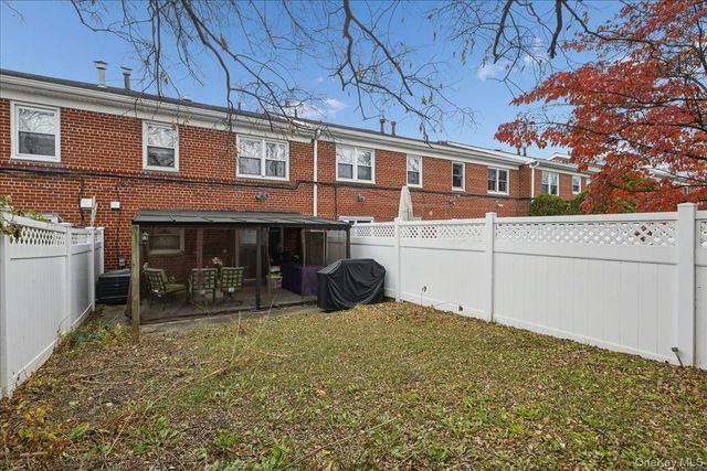 6239 Douglaston Parkway 19, Douglaston, NY 11362