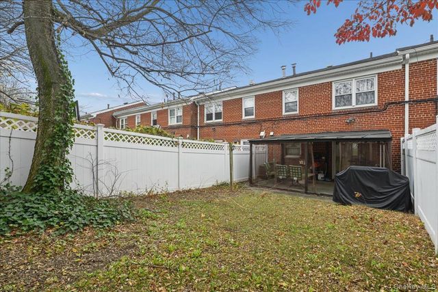 6239 Douglaston Parkway 19, Douglaston, NY 11362