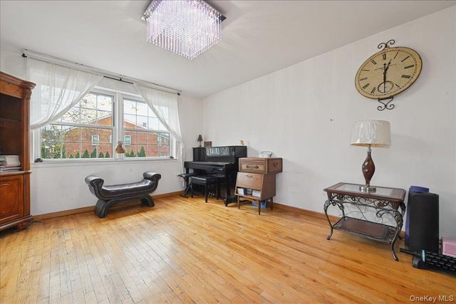 6239 Douglaston Parkway 19, Douglaston, NY 11362