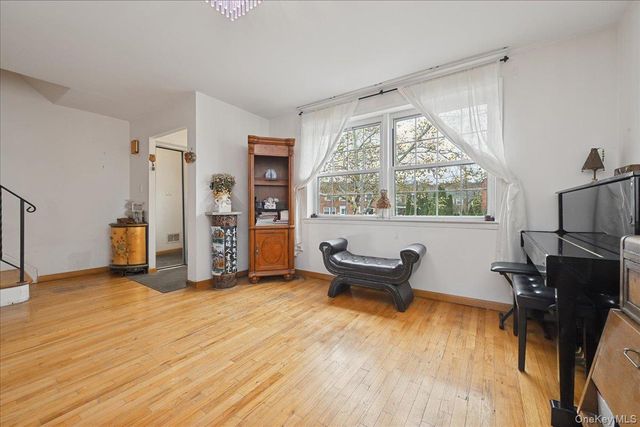 6239 Douglaston Parkway 19, Douglaston, NY 11362