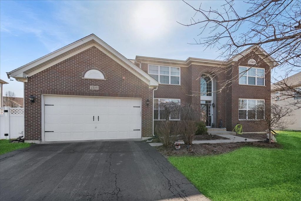 Image 1 of property listing at 1715 White Oak Lane, Hoffman Estates, IL 60192