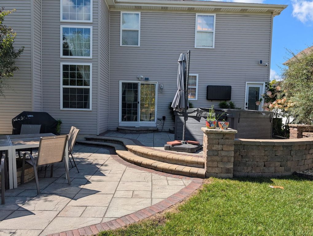 Image 26 of property listing at 1715 White Oak Lane, Hoffman Estates, IL 60192