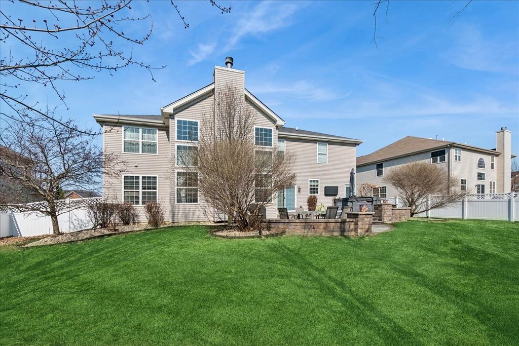Image 28 of property listing at 1715 White Oak Lane, Hoffman Estates, IL 60192