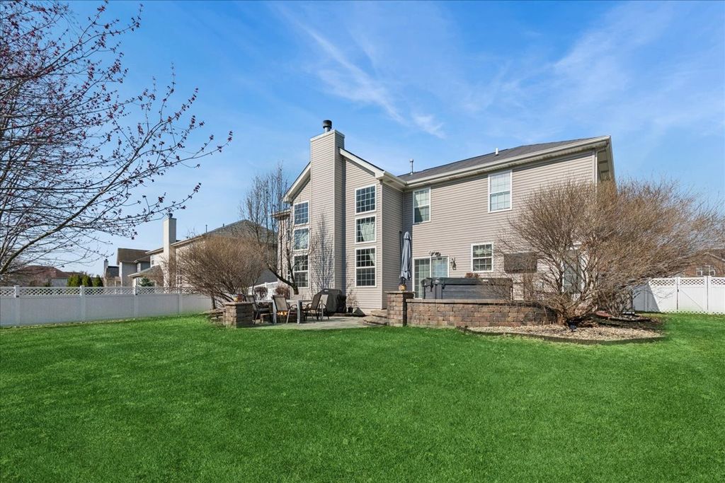 Image 29 of property listing at 1715 White Oak Lane, Hoffman Estates, IL 60192