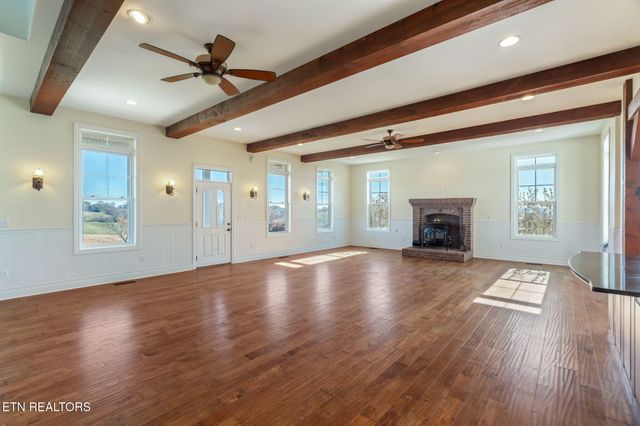 321 Peach Orchard Rd, Clinton, TN 37716