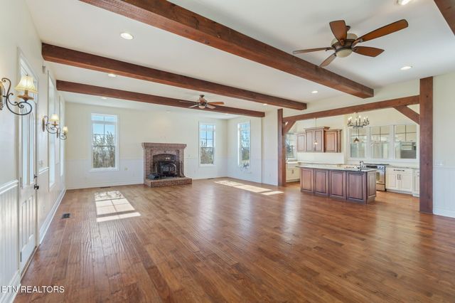 321 Peach Orchard Rd, Clinton, TN 37716