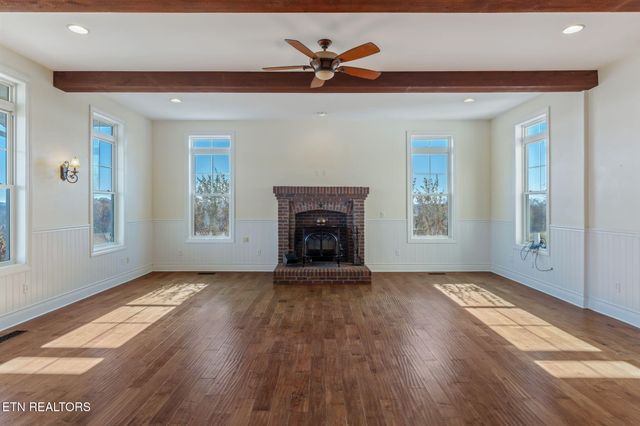 321 Peach Orchard Rd, Clinton, TN 37716