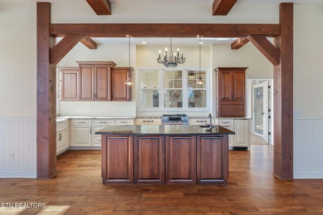 321 Peach Orchard Rd, Clinton, TN 37716