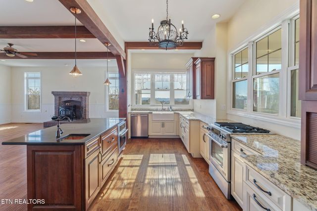 321 Peach Orchard Rd, Clinton, TN 37716