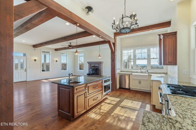 321 Peach Orchard Rd, Clinton, TN 37716