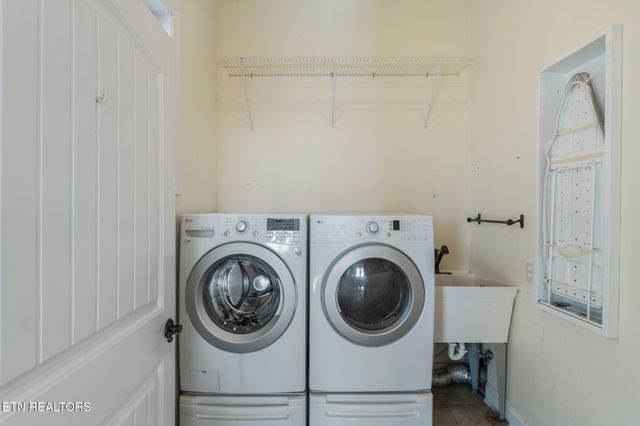 321 Peach Orchard Rd, Clinton, TN 37716