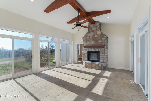 321 Peach Orchard Rd, Clinton, TN 37716