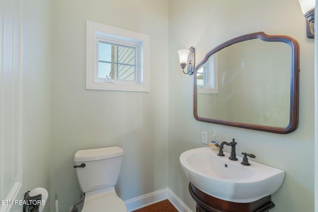 321 Peach Orchard Rd, Clinton, TN 37716