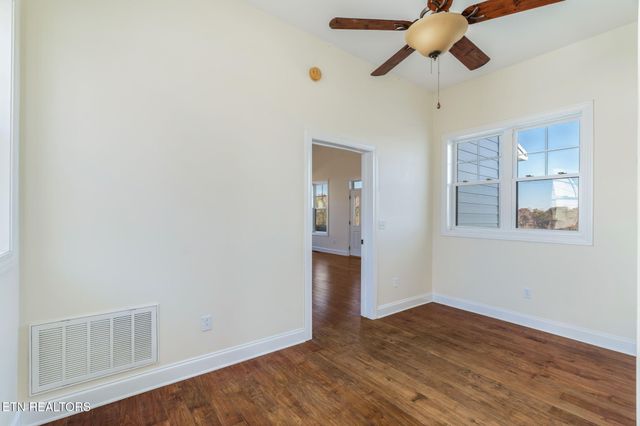 321 Peach Orchard Rd, Clinton, TN 37716