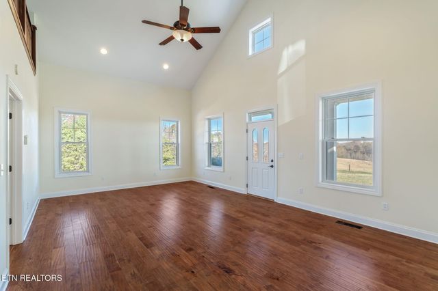 321 Peach Orchard Rd, Clinton, TN 37716