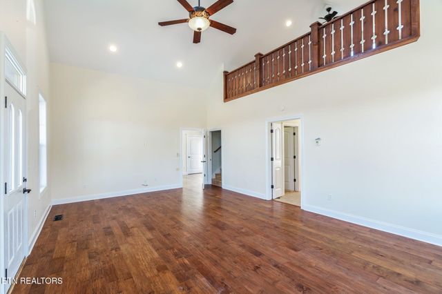 321 Peach Orchard Rd, Clinton, TN 37716