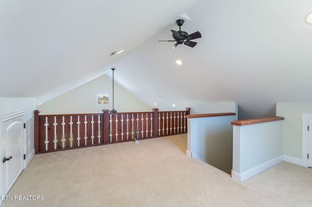 321 Peach Orchard Rd, Clinton, TN 37716