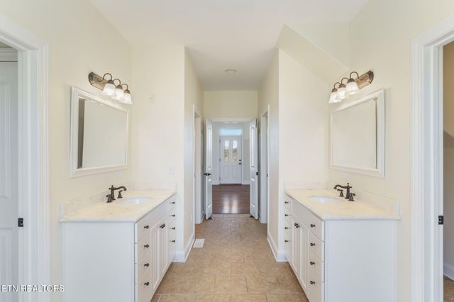 321 Peach Orchard Rd, Clinton, TN 37716