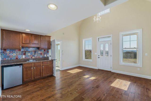 321 Peach Orchard Rd, Clinton, TN 37716