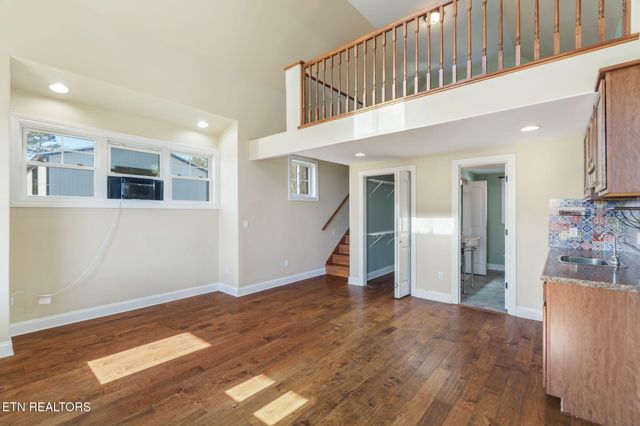 321 Peach Orchard Rd, Clinton, TN 37716