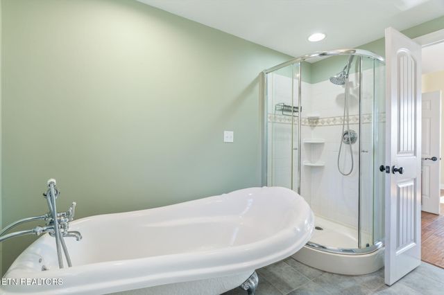 321 Peach Orchard Rd, Clinton, TN 37716