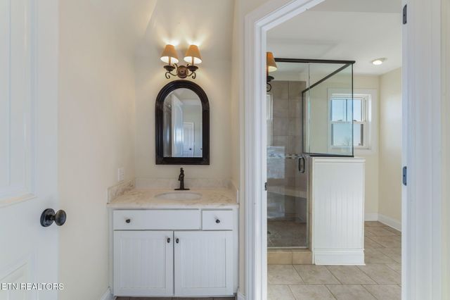 321 Peach Orchard Rd, Clinton, TN 37716