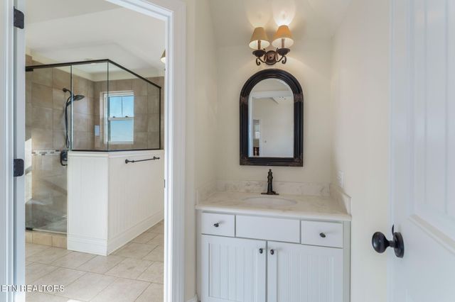 321 Peach Orchard Rd, Clinton, TN 37716