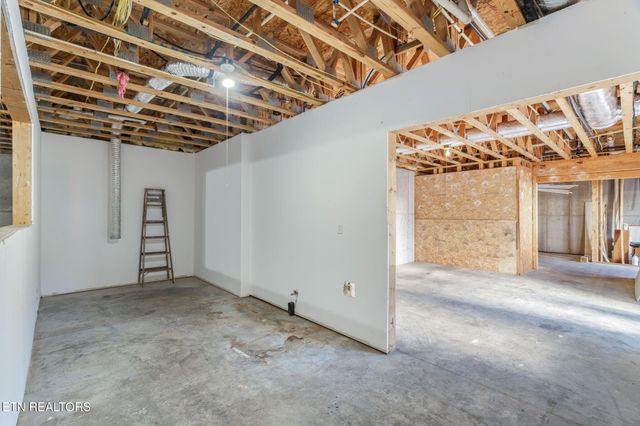 321 Peach Orchard Rd, Clinton, TN 37716