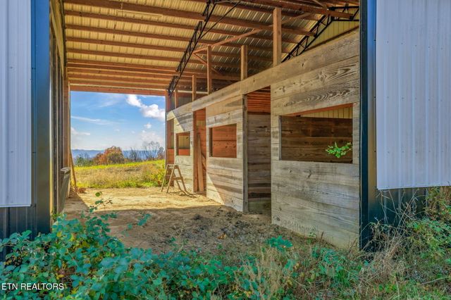 321 Peach Orchard Rd, Clinton, TN 37716