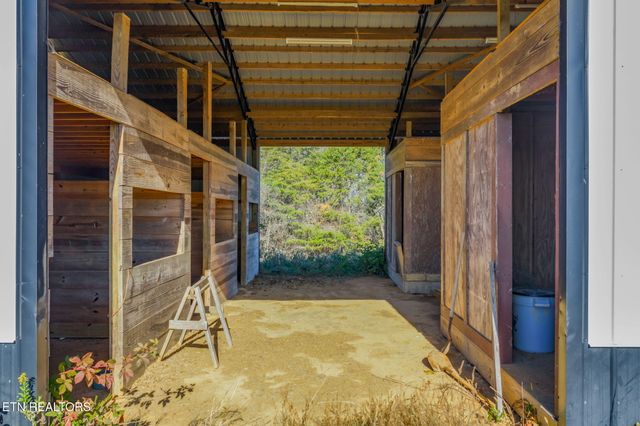 321 Peach Orchard Rd, Clinton, TN 37716