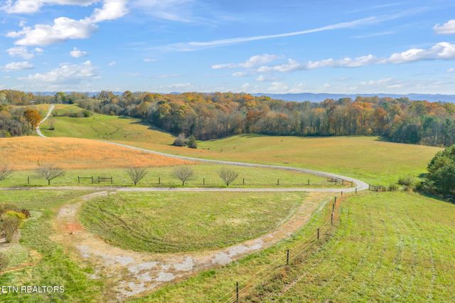 321 Peach Orchard Rd, Clinton, TN 37716