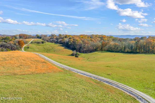 321 Peach Orchard Rd, Clinton, TN 37716