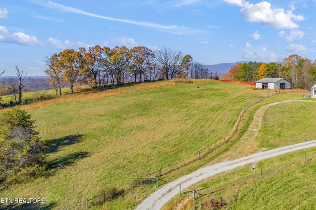 321 Peach Orchard Rd, Clinton, TN 37716