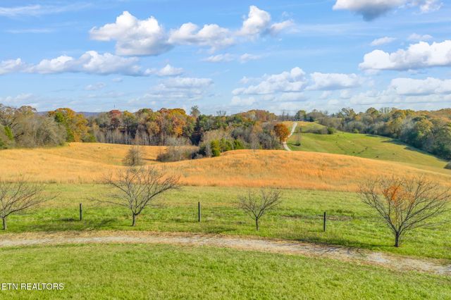 321 Peach Orchard Rd, Clinton, TN 37716