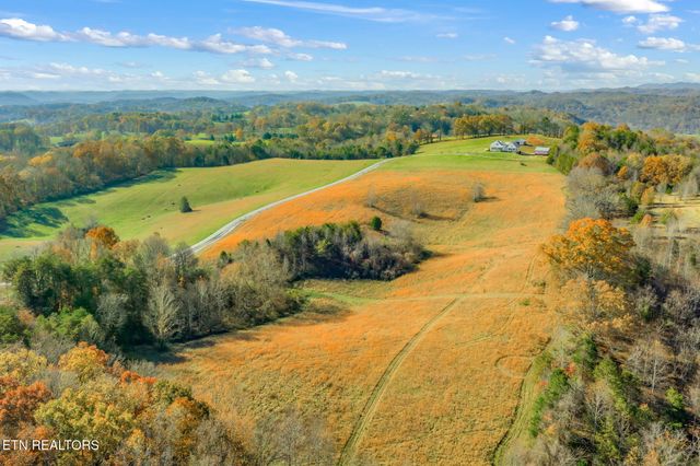 321 Peach Orchard Rd, Clinton, TN 37716