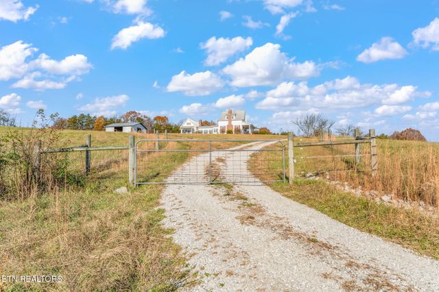 321 Peach Orchard Rd, Clinton, TN 37716