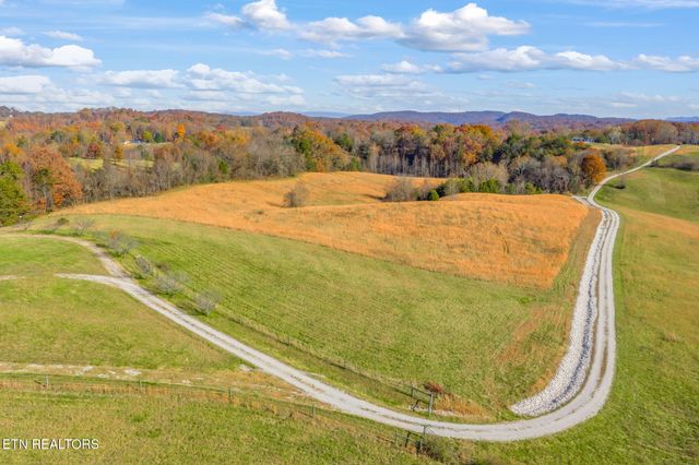 321 Peach Orchard Rd, Clinton, TN 37716