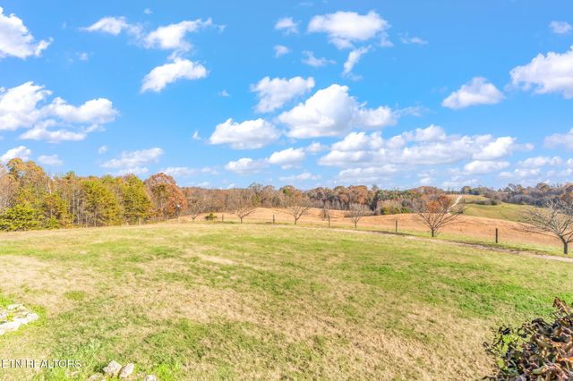 321 Peach Orchard Rd, Clinton, TN 37716