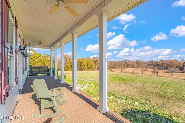 321 Peach Orchard Rd, Clinton, TN 37716