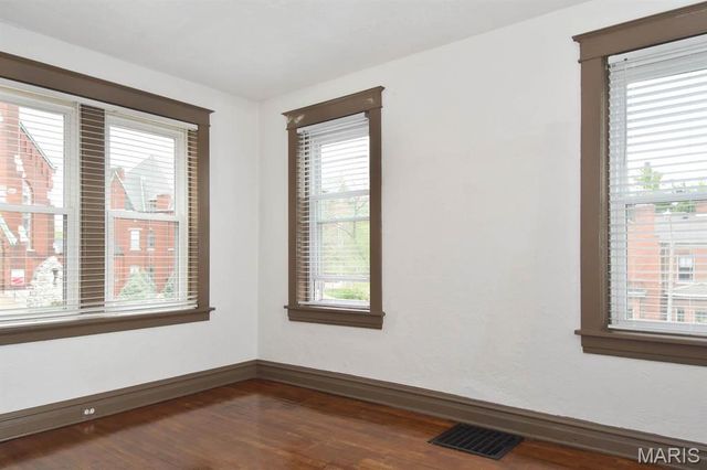 3302 9th Street A, St Louis, MO 63118