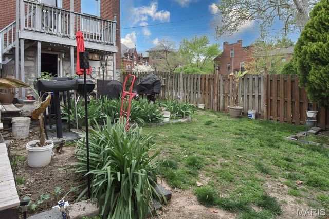 3302 9th Street A, St Louis, MO 63118
