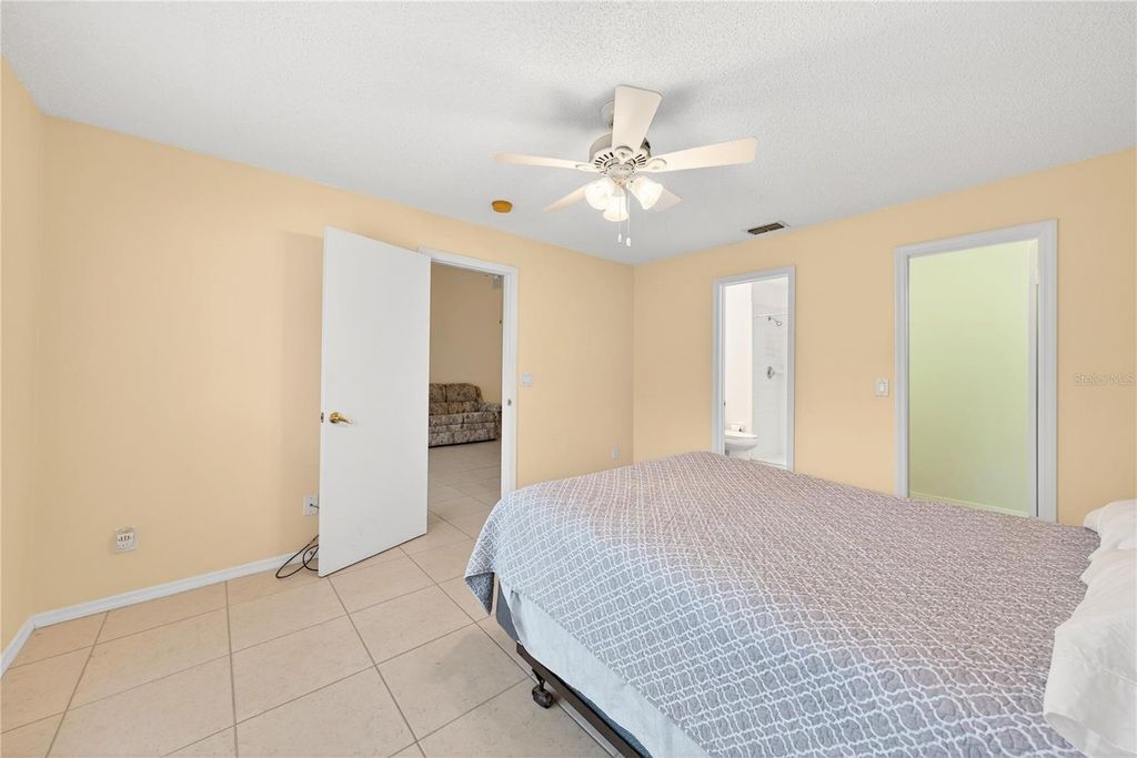 Image 20 of property listing at 13917 TIMBERLAND DRIVE 201, Orlando, FL 32824