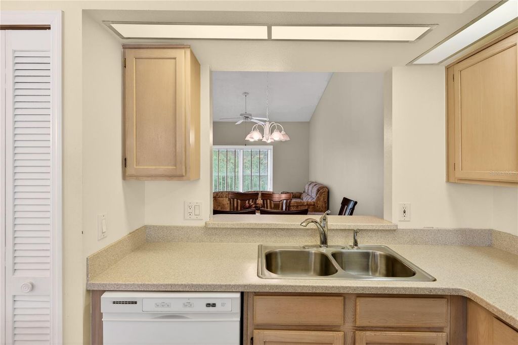 Image 9 of property listing at 13917 TIMBERLAND DRIVE 201, Orlando, FL 32824