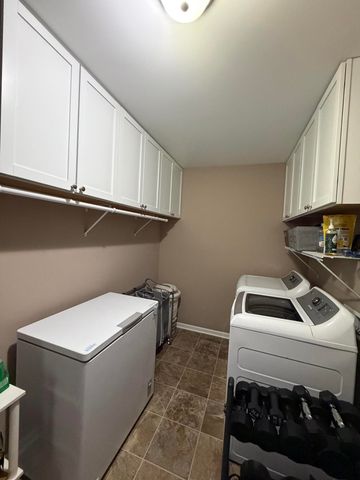 595 W 85th Drive, Merrillville, IN 46410