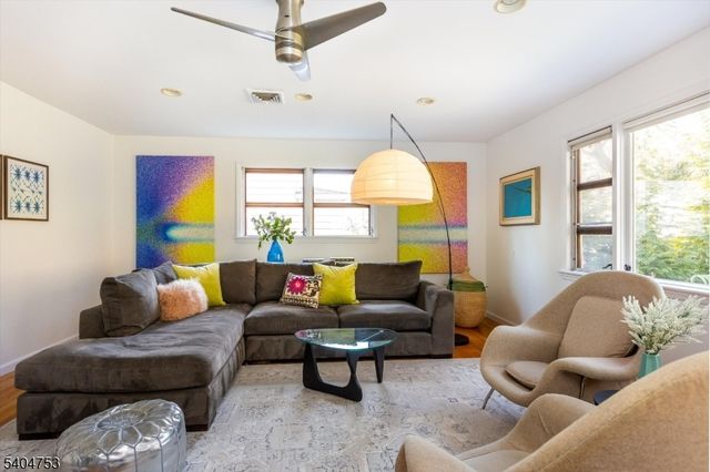 124 Essex Ave, Glen Ridge Boro Twp., NJ 07028